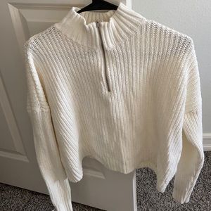 Hollister pullover sweater size small
